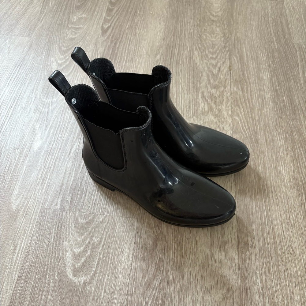 Black Winter Rain Boots with Slip-On Design